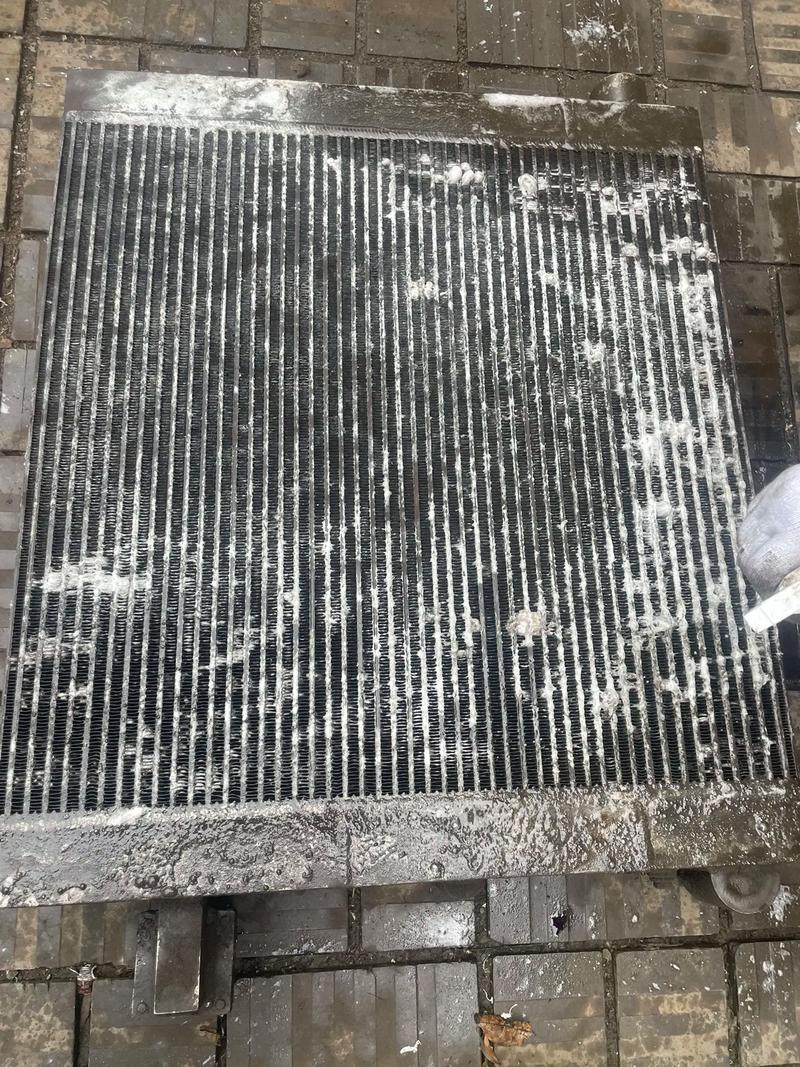 37kw機器高溫清洗散熱器 效果杠杠的.好品質就選金耀空壓機